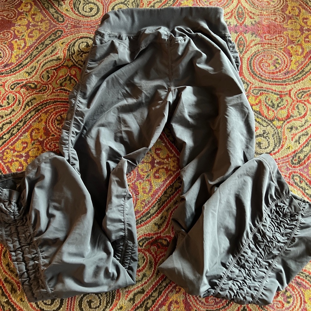 Zella Gray Ruched Athletic Pants - Picture 3 of 7